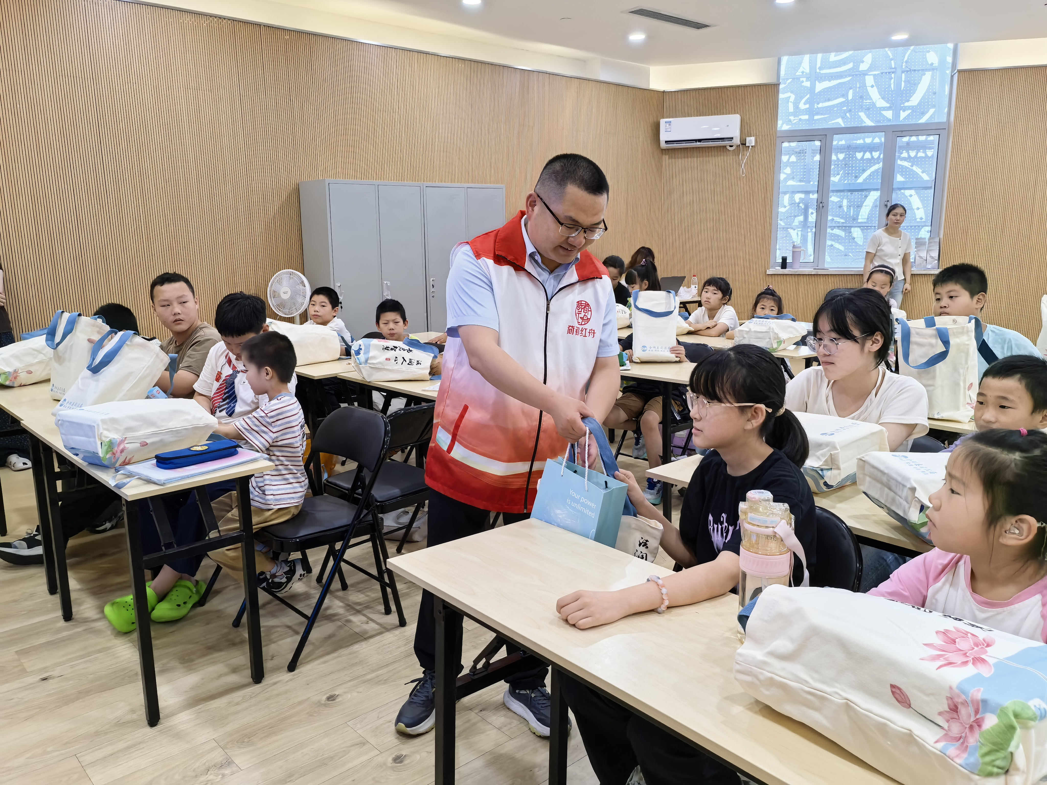 金湖“三维普法”润泽童心“荷”护成长
