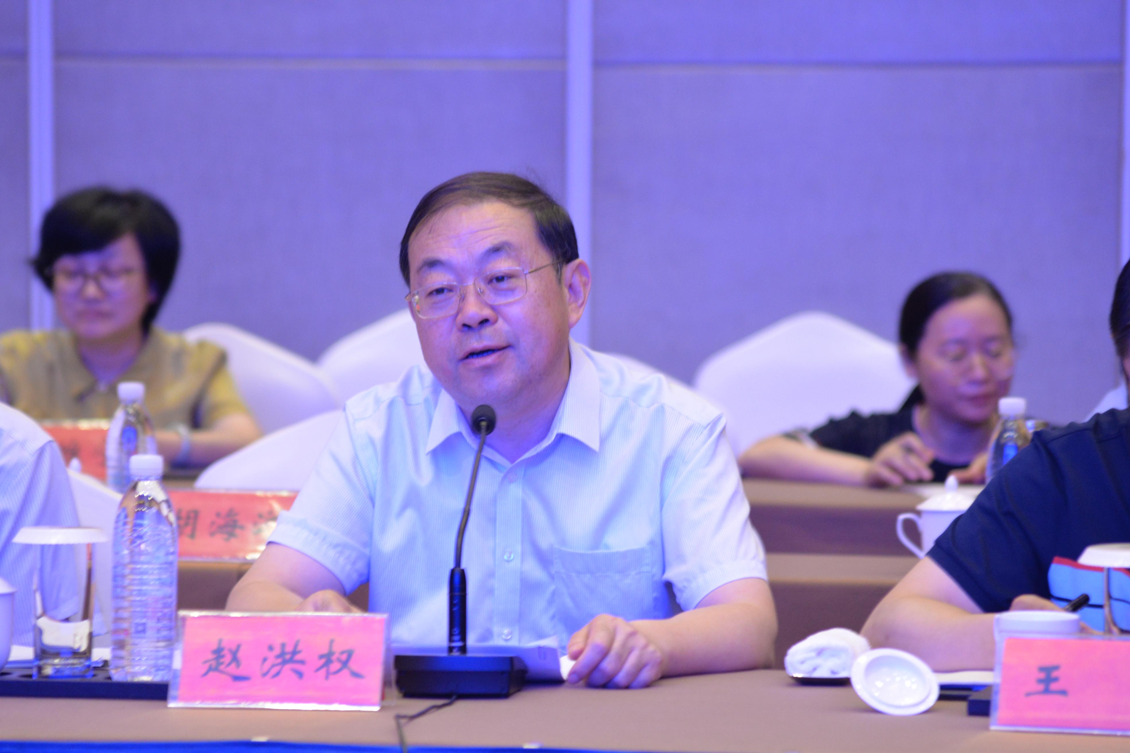 召开全省防范化解行政争议推进会,省司法厅厅长柳玉祥出席会议并讲话