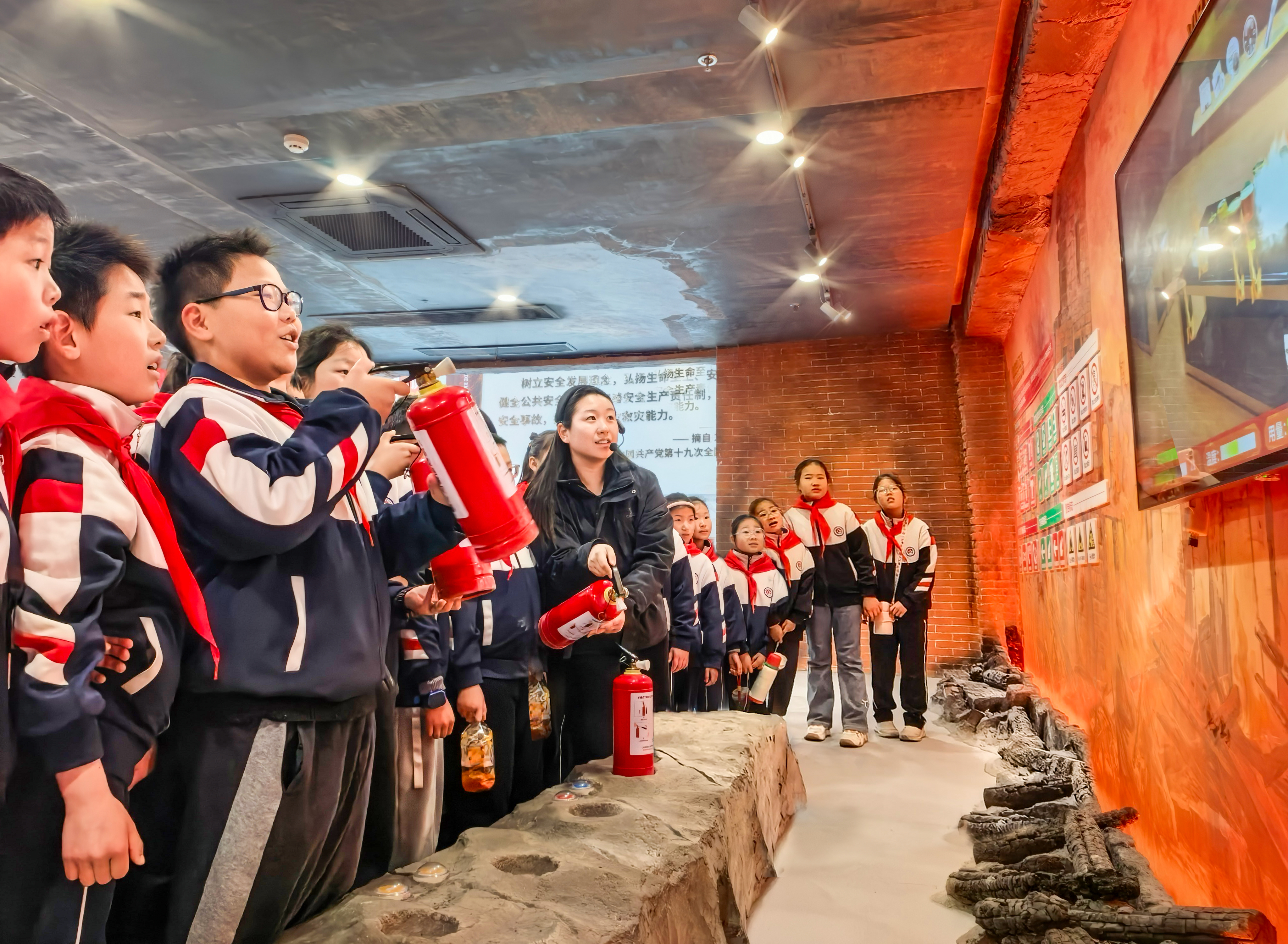 金湖“三向发力”把国家安全法治种子播进青少年...