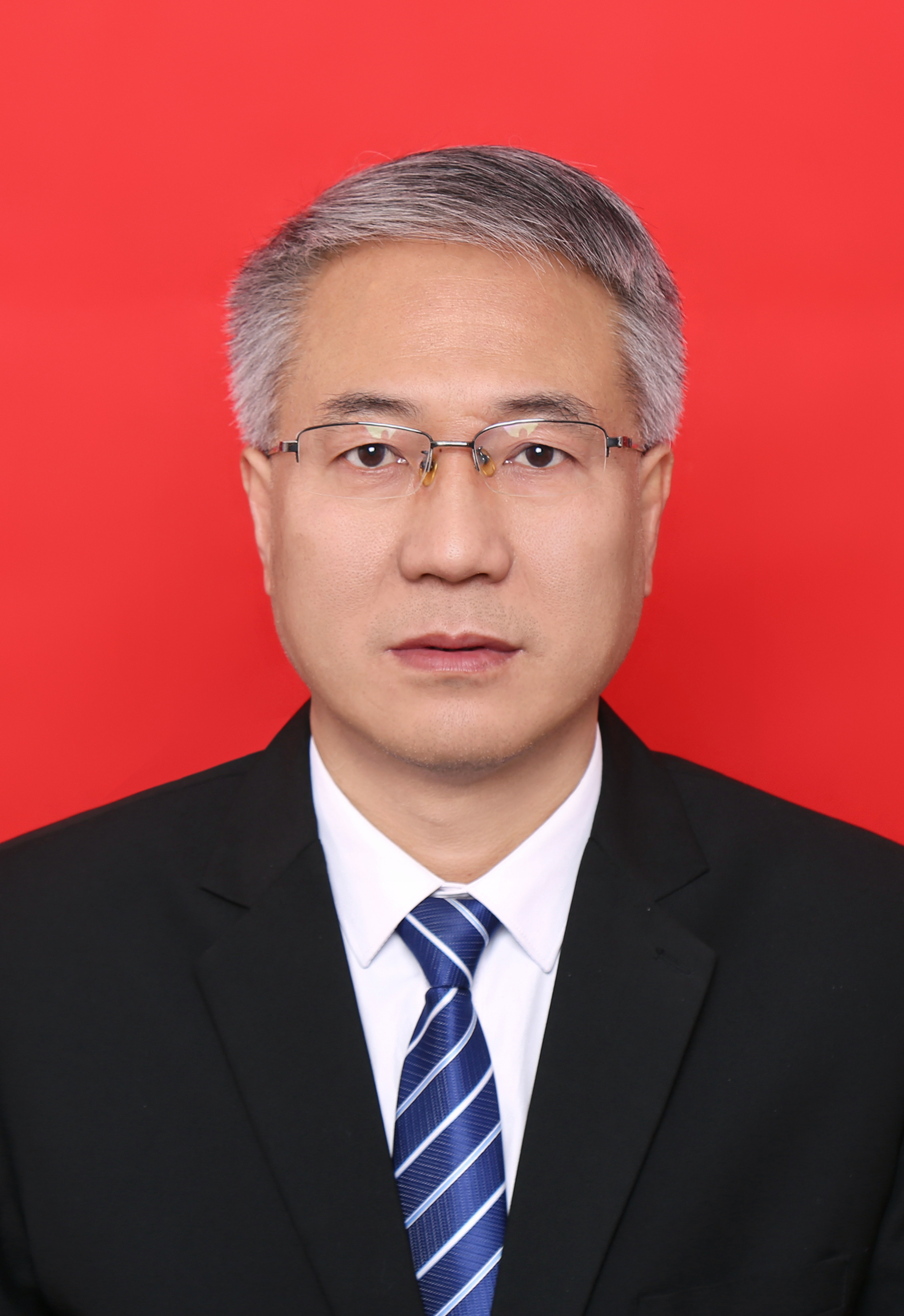 胡海洋(红底).jpg 胡海洋(红底).jpg